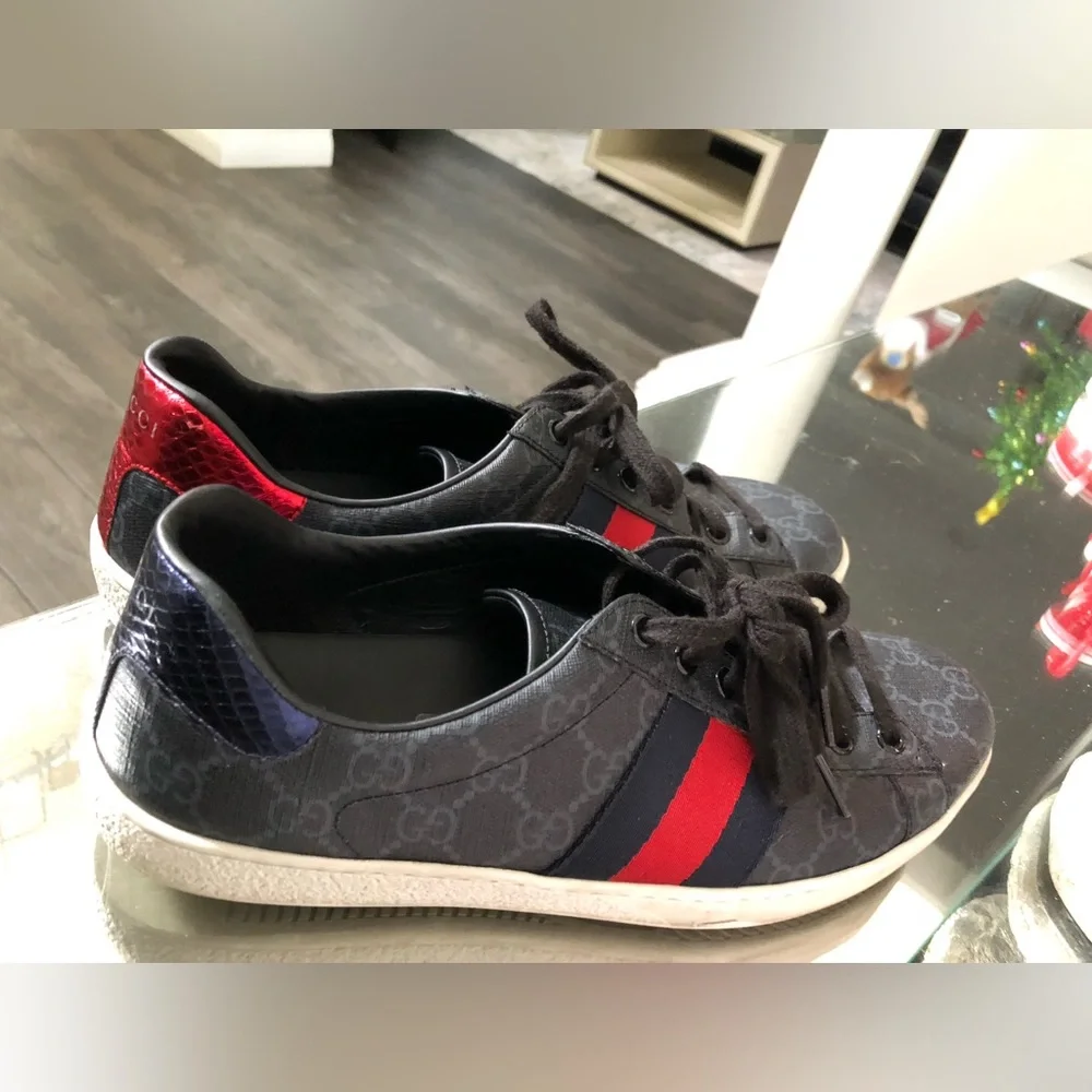 Men’s gently loved Gucci sneakers. Awesome colors 🩵 - Picture 4 of 10
